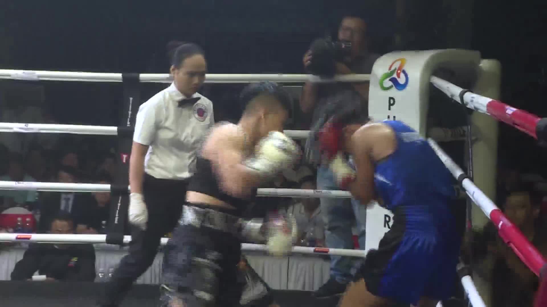 Giải trí - Clip: Nữ võ sĩ Việt Nam tung cú knock out hạ đối thủ Thái Lan sau 15 giây