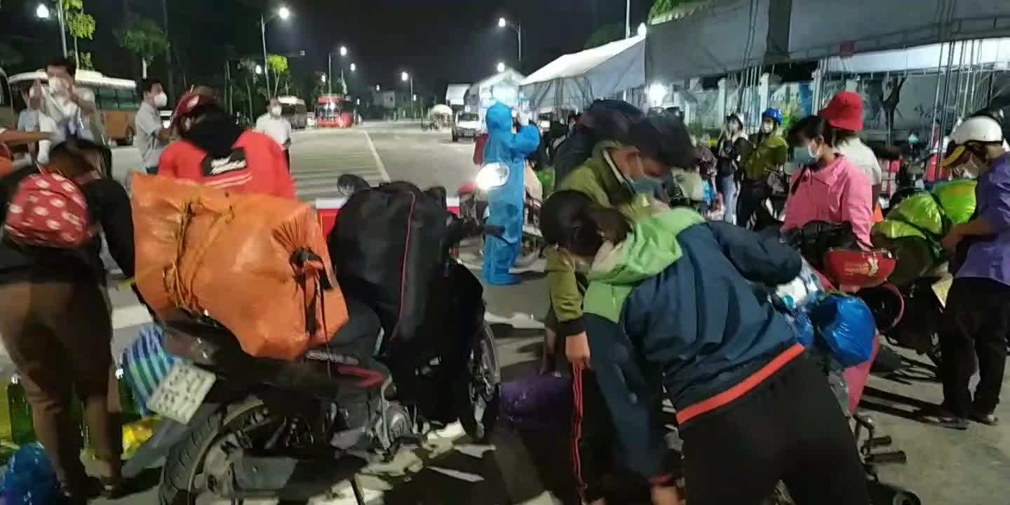 Dân sinh - Hành trình vượt 1.400km để về quê của 28 người dân tộc Đan Lai Nghệ An