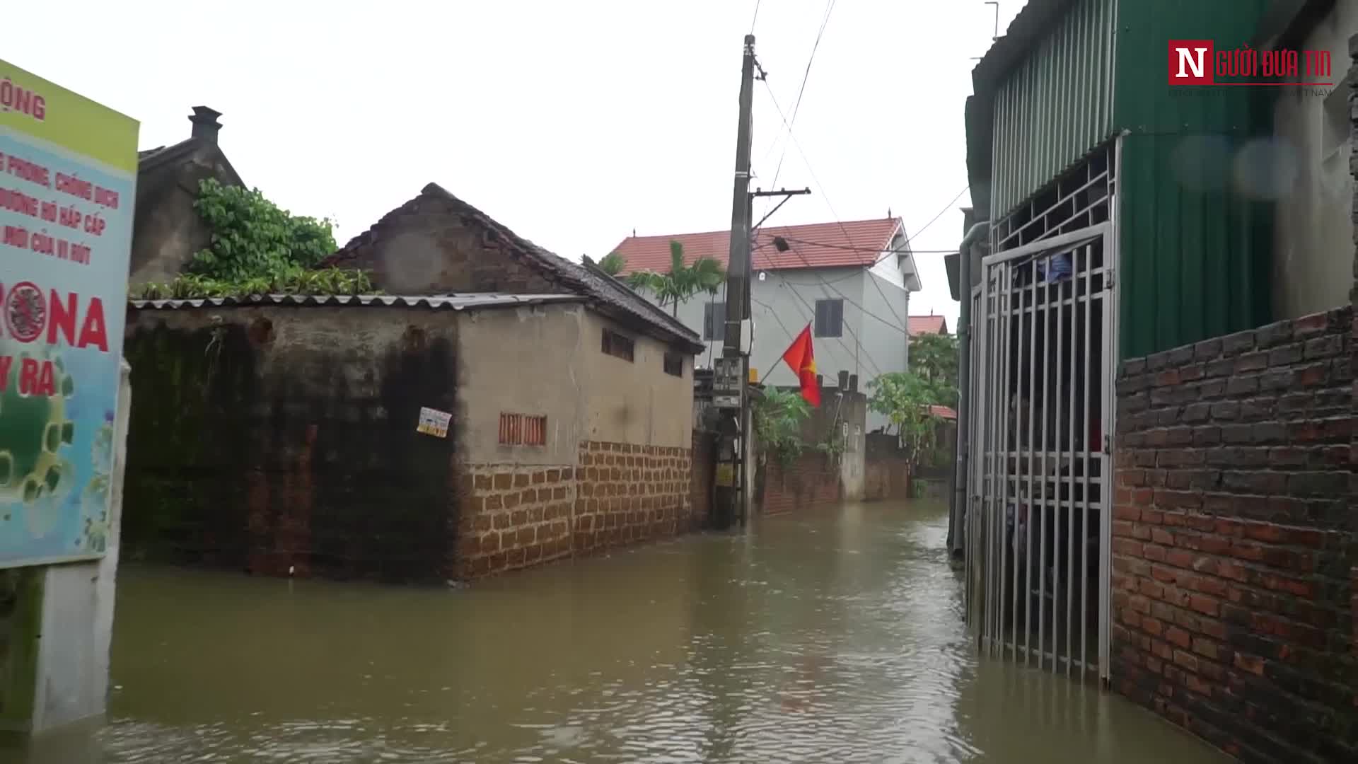 Dân sinh - Hà Nội: Hơn 100 hộ dân bị cô lập trong “biển” nước (Hình 13).
