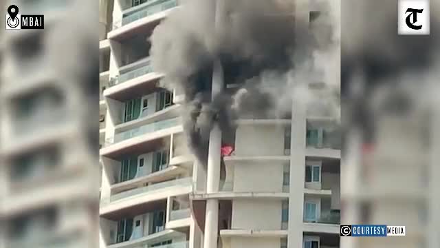 Mới- nóng - Clip: Cố gắng thoát đám cháy, người đàn ông rơi khỏi tầng 19