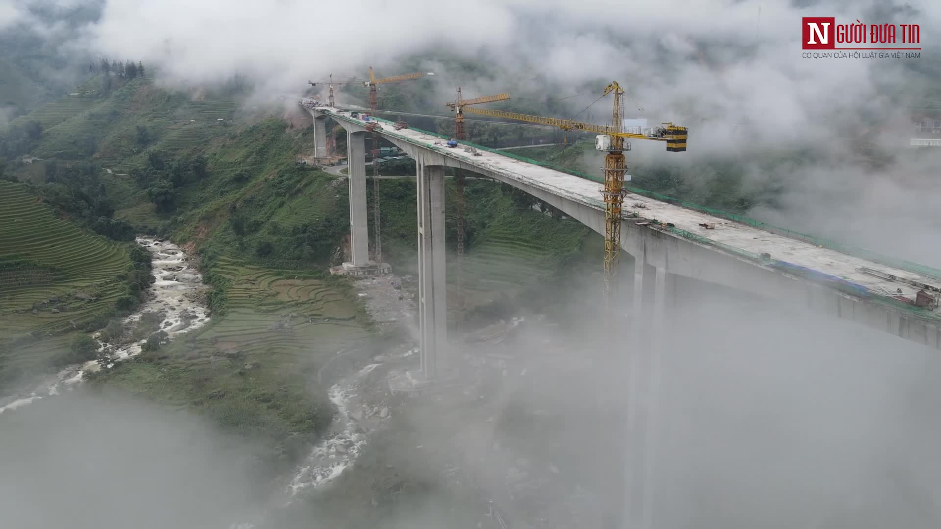 Sự kiện - Ngắm nhìn 'cầu cạn trên mây' cao nhất Việt Nam sắp hoàn thành (Hình 17).