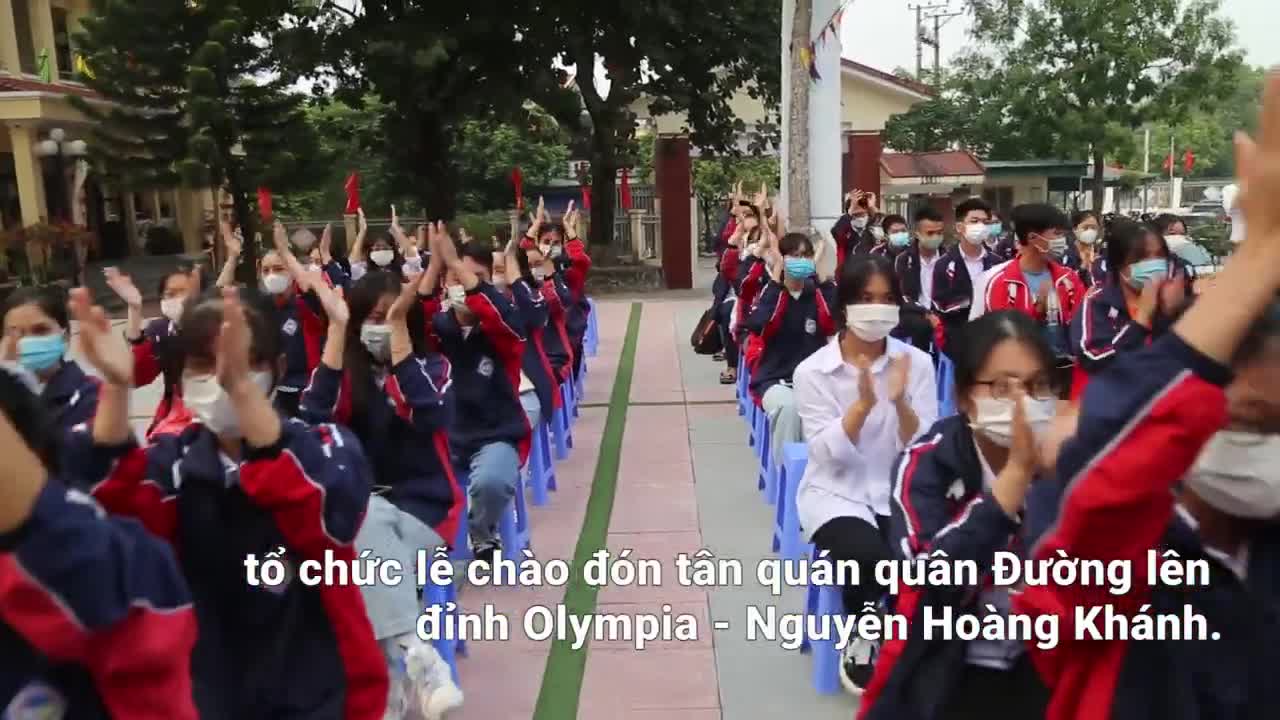 Giáo dục - Khoảnh khắc Nguyễn Hoàng Khánh đưa vòng nguyệt quế về trường
