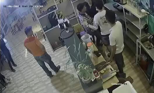 An ninh - Hình sự - Thanh Hoá: Chủ quán trà chanh bị 2 đối tượng “dân xã hội” hành hung