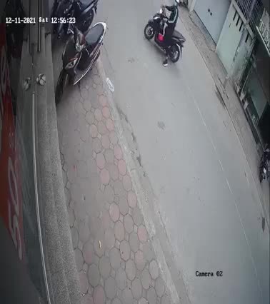 Mới- nóng - Clip: Choáng cảnh người đàn ông trộm IC xe máy chỉ trong 4 giây