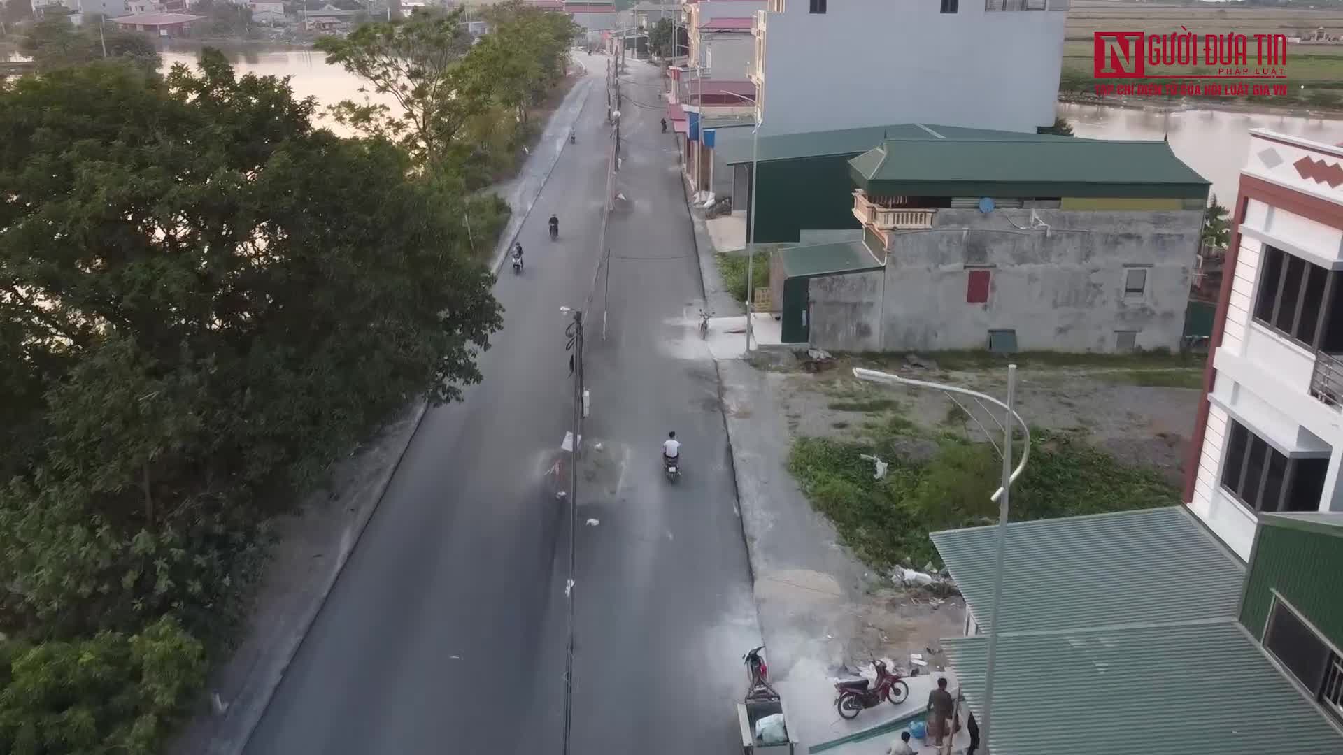 Dân sinh - Hà Nội: Hàng chục cột điện “mọc” giữa đường tỉnh lộ (Hình 11).