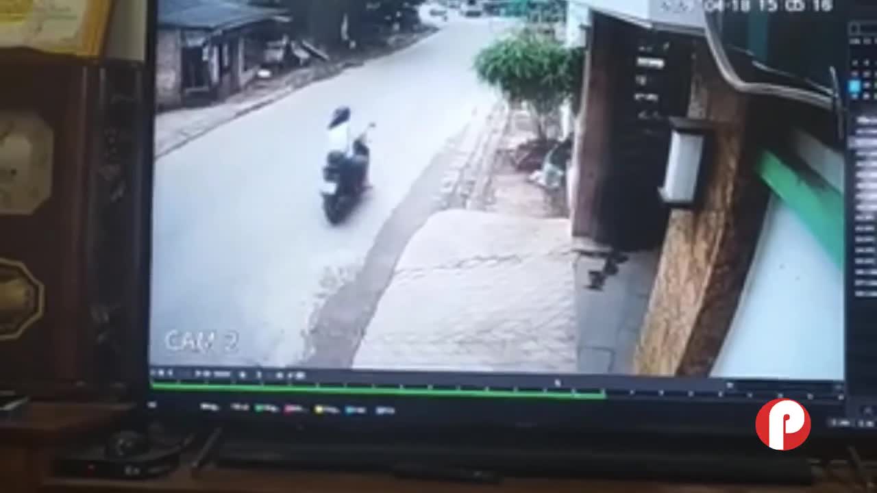 Mới- nóng - Clip: Nữ tài xế chạy lấn làn, tông 2 mẹ con tử vong ở Phú Thọ