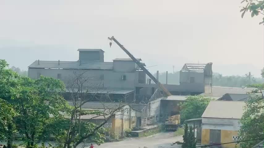 Dân sinh - Mục sở thị cảnh tháo dỡ nhà máy 100 năm tuổi ở Huế