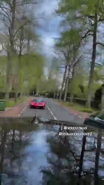 Mới- nóng - Clip: Thích thể hiện, tài xế khiến siêu xe Ferrari mới mua gặp nạn