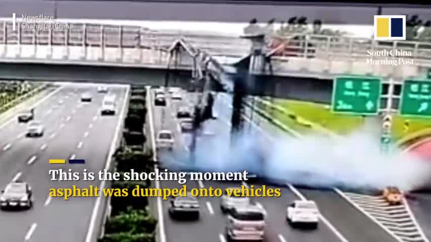 Mới- nóng - Clip: Xe ben lật nghiêng trên cầu khiến nhựa đường đổ trúng nhiều ô tô