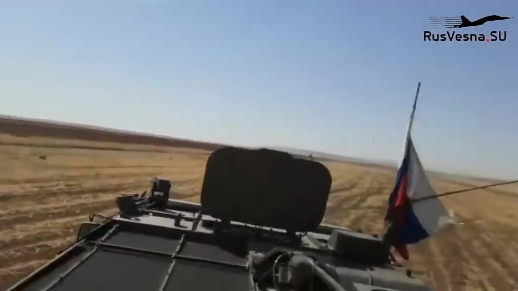 Tiêu điểm - Đụng độ ở Syria: Trực thăng Nga đuổi theo và áp sát, xe quân sự Mỹ buộc phải quay đầu (Hình 2).