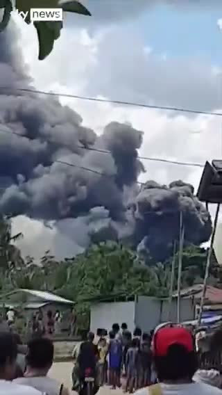 Tiêu điểm - Video gây sốc: Khói đen bao trùm máy bay Philippines trước khi gặp nạn (Hình 2).