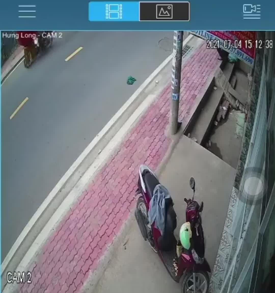 Mới- nóng - Clip: Trộm chốt cửa nhốt người phụ nữ trong nhà rồi lên xe tẩu thoát