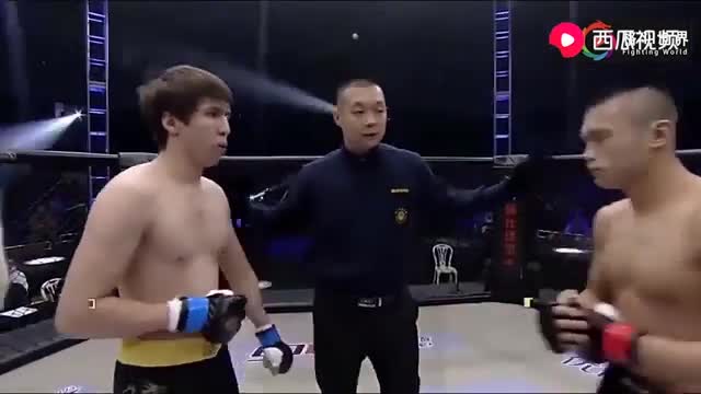 Giải trí - Clip: Võ sĩ MMA tung liên hoàn quyền, đấm gục cao thủ Thiếu Lâm sau 6 giây