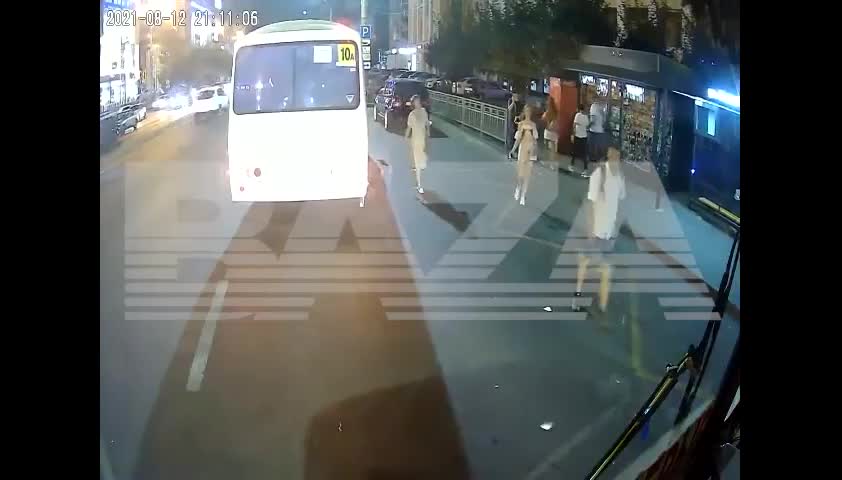 Mới- nóng - Clip: Kinh hoàng khoảnh khắc xe buýt bất ngờ phát nổ ngay giữa phố