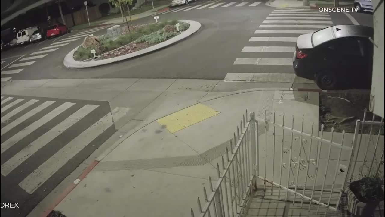 Video - Clip: Say rượu, nữ tài xế lái BMW bay lên không như phim hành động