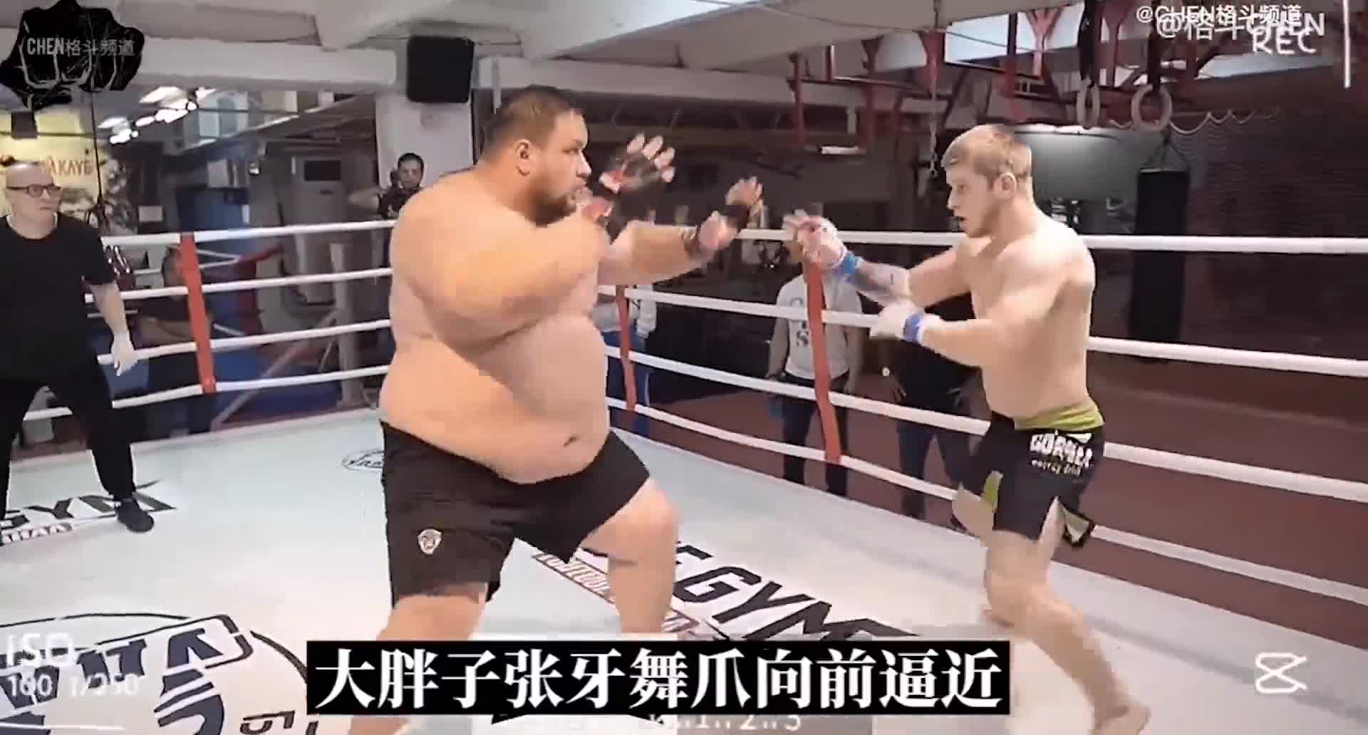Video - Clip: Dại dột thách đấu 'quái thú' nặng 220 kg, nam võ sĩ nhận kết đắng
