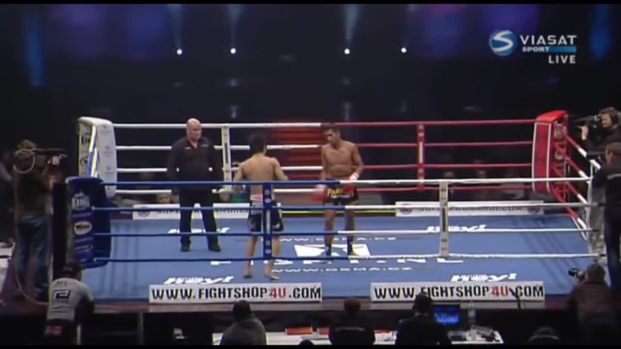 Video - Clip: Cao thủ MMA hạ knock out võ sĩ Muay Thái bằng 'cú lừa' ngoạn mục