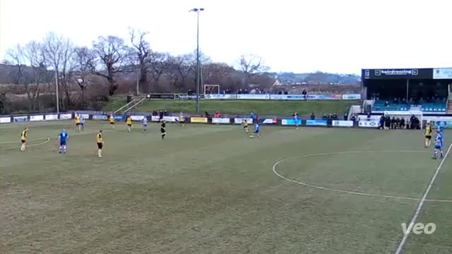 Video - Clip: Tung cú volley từ khoảng cách 45m, cầu thủ ghi bàn thắng khó tin