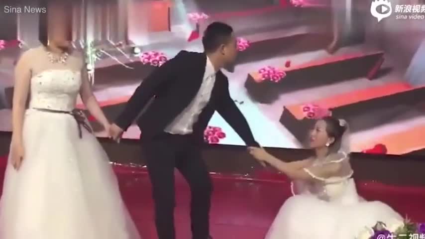 Video - Clip: Người yêu cũ tới đám cưới níu kéo chú rể, cô dâu tức giận bỏ đi