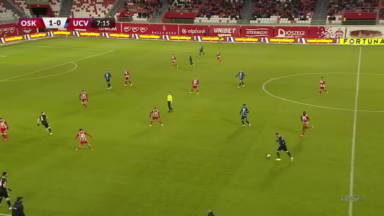 Video - Clip: Cầu thủ dùng tay ghi bàn và quyết định gây sốc của trọng tài