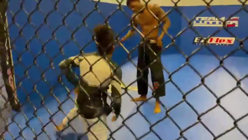 Video - Clip: Dại dột thách thức võ sĩ UFC, anh hùng bàn phím nhận kết đắng