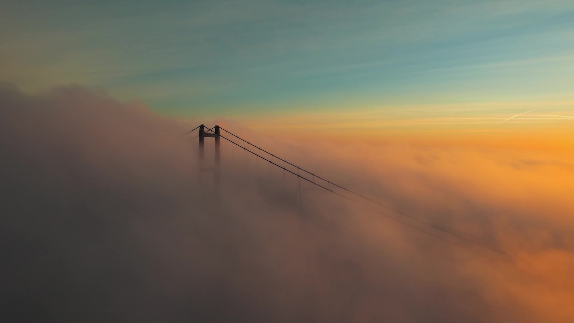 Video - Clip: Khoảnh khắc tuyệt đẹp sương mù bao phủ trên cầu Humber