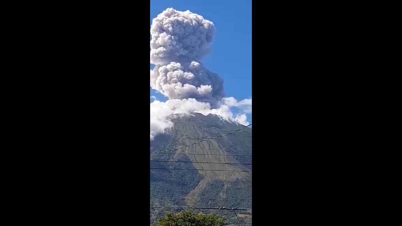 Video - Clip: Cảnh báo sau khi núi lửa Chaparrastique phun trào khí và tro bụi
