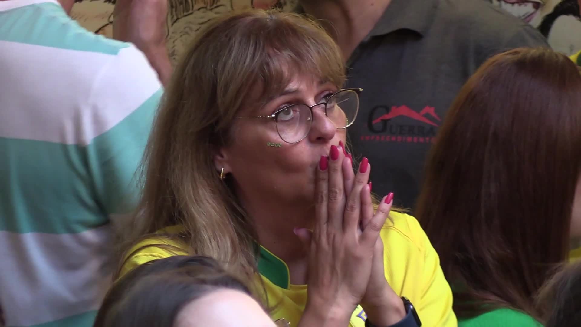 Đời sống - Clip: CĐV Brazil ăn mừng bàn thắng của Casemiro (Hình 2).