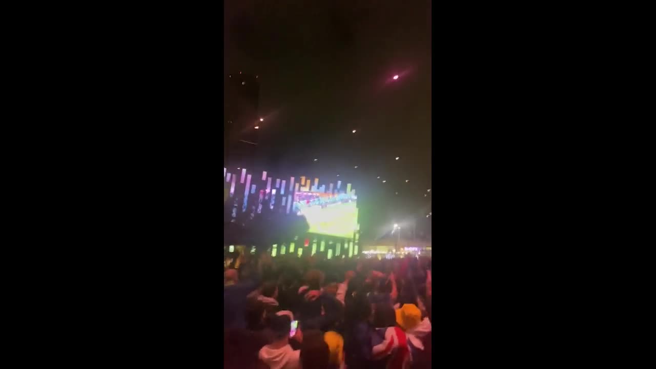 Video - Clip: CĐV Australia ăn mừng cuồng nhiệt sau khi đội nhà tiến sâu ở World Cup