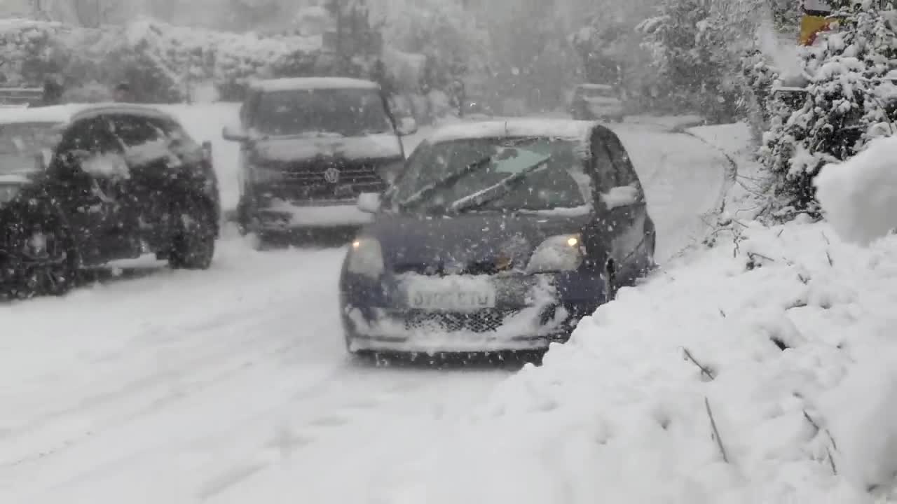 Video - Clip: Va chạm ô tô liên hoàn do tuyết rơi dày đặc