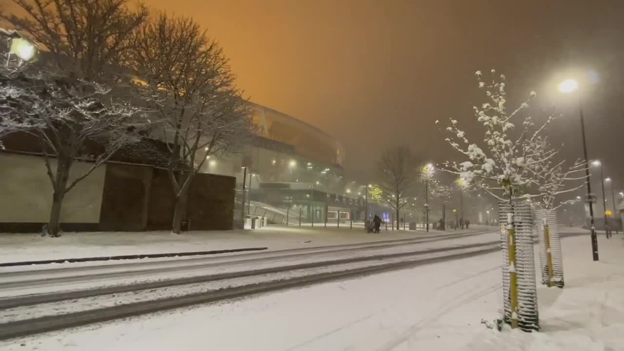 Video - Clip: Sân vận động của Arsenal bị phủ đầy tuyết trắng