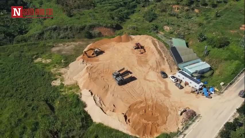 Môi trường - Lâm Đồng: Mỏ khai thác cát không phép ngang nhiên hoạt động gần UBND xã