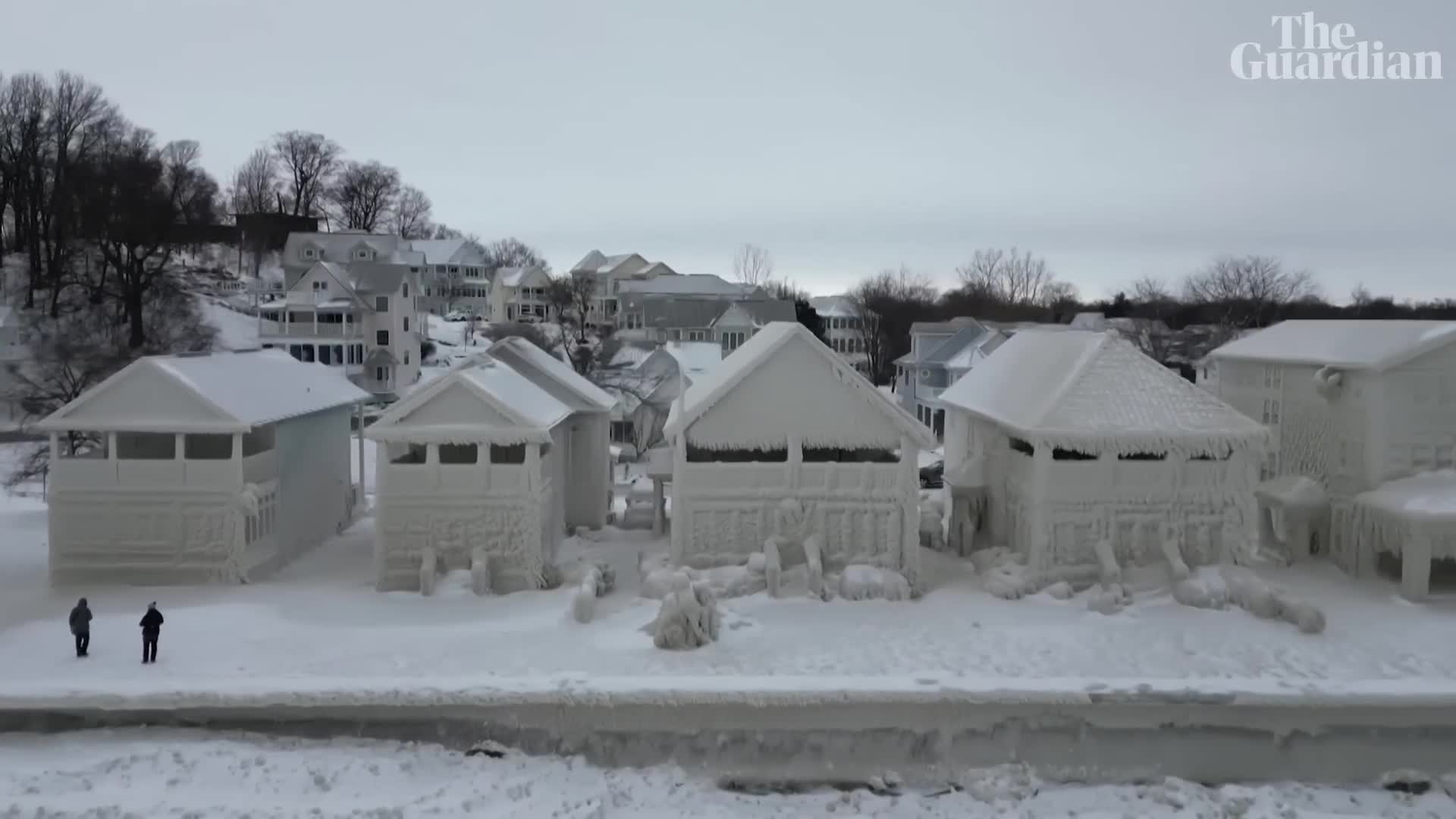 Video - Clip: Dãy nhà bị đóng băng hoàn toàn
