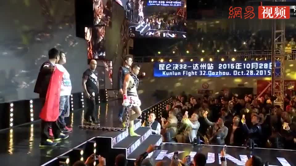 Video - Clip: Mang xích sắt lên võ đài thị uy, võ sĩ Trung Quốc nhận kết đắng