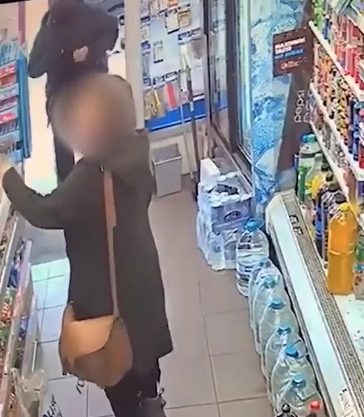 Video - Clip: Người phụ nữ liều mạng đánh trả tên cướp và cái kết bất ngờ