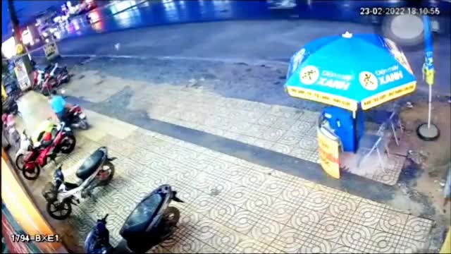 Video - Clip: 3 đối tượng dàn cảnh lừa bảo vệ trộm xe máy cực tinh vi