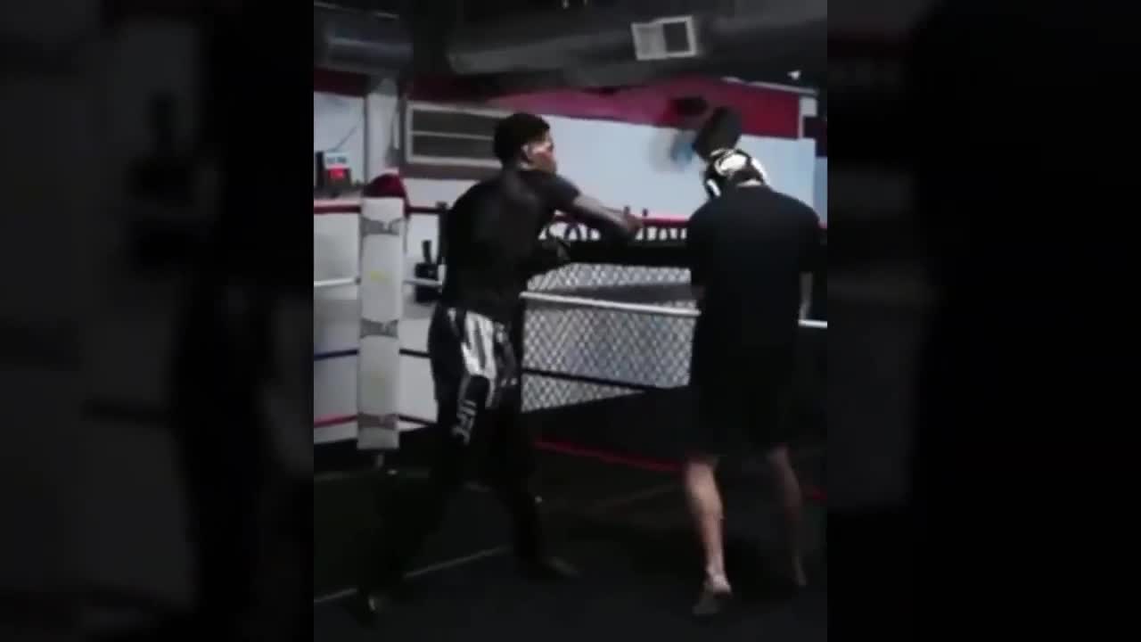 Video - Clip: 'Anh hùng bàn phím' thách đấu võ sĩ UFC và cái kết muối mặt