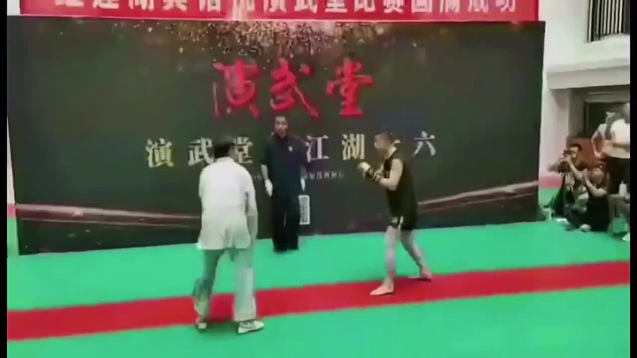 Video - Clip: Tỉ thí với võ sĩ nghiệp dư, võ sư Thái cực bị đánh sấp mặt