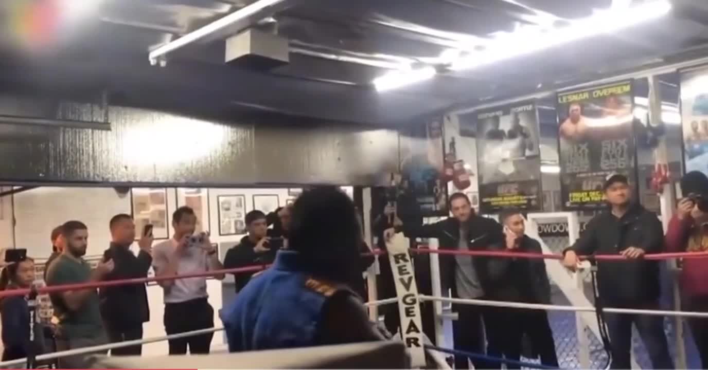 Video - Clip: Dại dột thách đấu võ sĩ MMA, 'bậc thầy kungfu' bị đánh sấp mặt