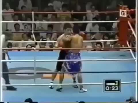 Video - Clip: Tung cú đấm uy lực, võ sĩ boxing hạ knock out trọng tài