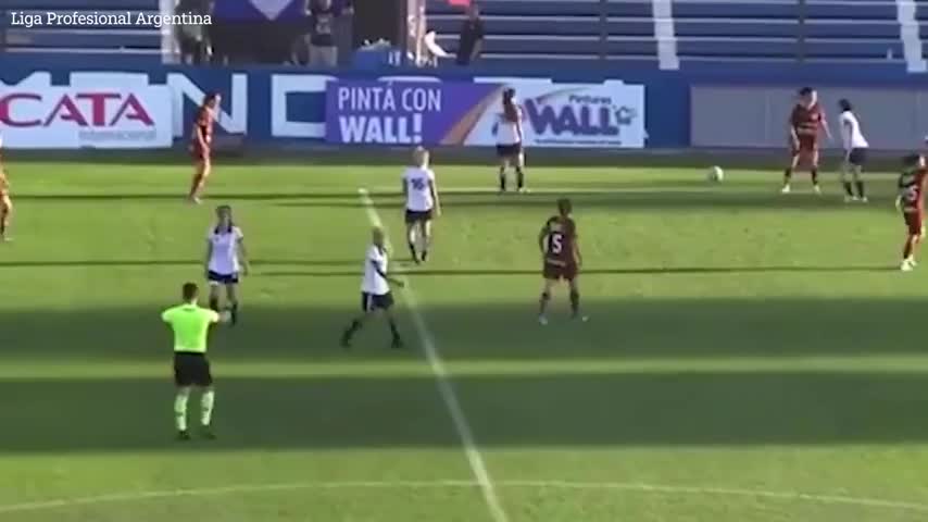 Video - Clip: Cầu thủ nữ lao vào giật tóc, đấm đá nhau như phim hành động
