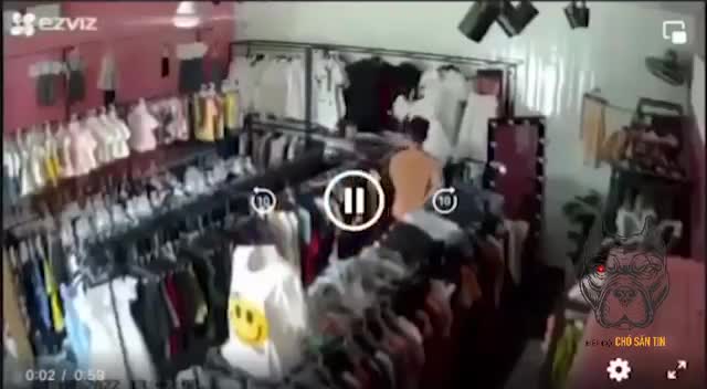 An ninh - Hình sự - Xác minh vụ nam thanh niên tấn công nữ chủ shop quần áo giữa ban ngày 