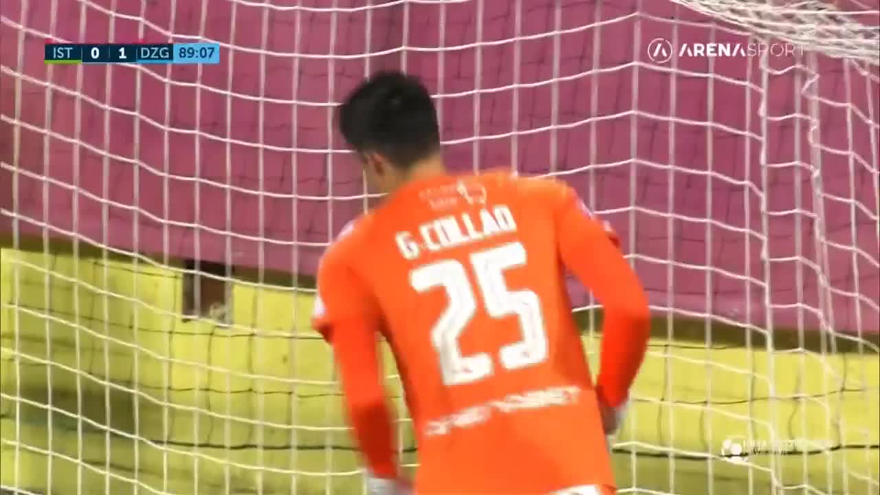 Video - Clip: Đá thành công penalty, cầu thủ bất ngờ bị trọng tài rút thẻ đỏ