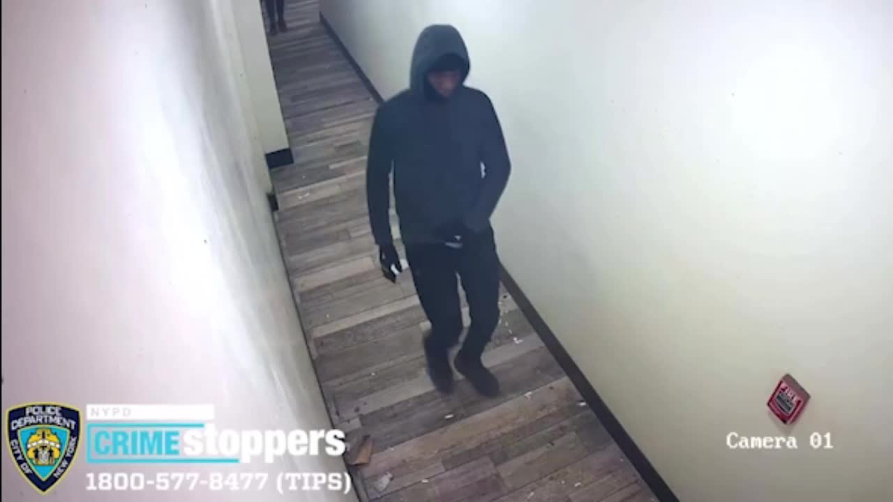 Video - Clip: Nhảy xuống từ tầng 2 khách sạn, tên cướp ngã sấp mặt