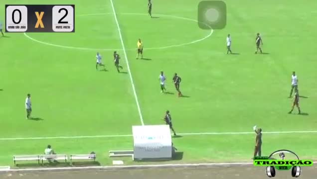Video - Clip: Thủ môn dự bị tung cú đá song phi hạ gục thủ môn đối phương