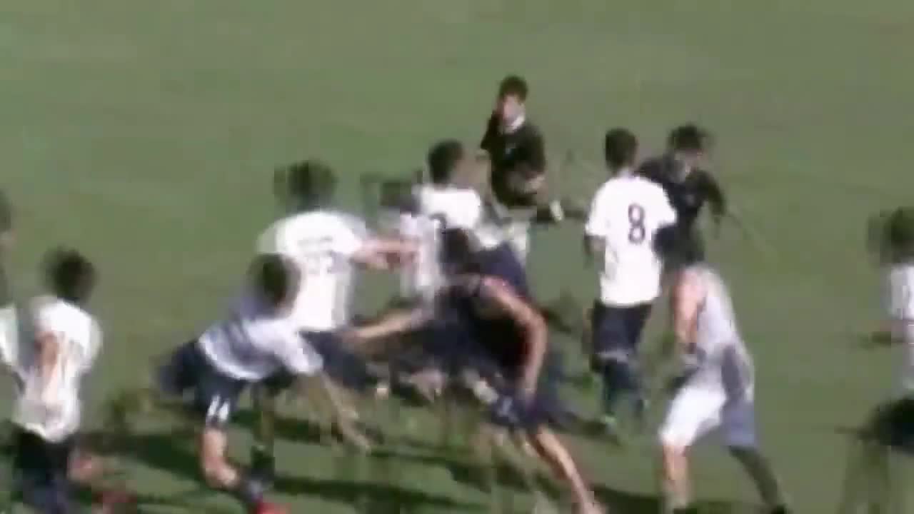 Video - Clip: 36 cầu thủ lao vào đánh nhau, trọng tài sợ hãi bỏ chạy