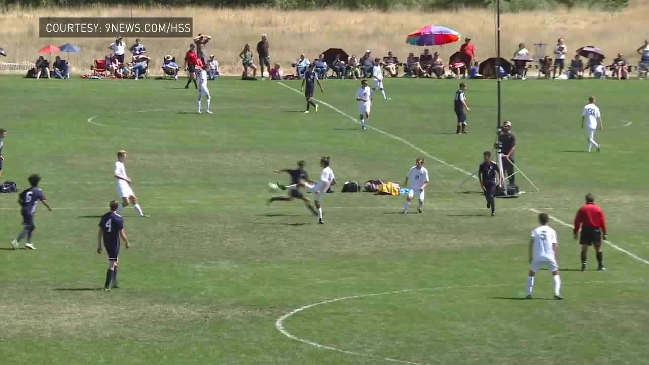 Video - Clip: Cầu thủ lộn santo qua đầu thủ môn rồi ghi bàn thắng cực khó tin