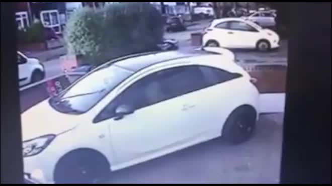 Video - Clip: Bị cướp tấn công, người phụ nữ 'phản đòn' cực gắt và cái kết