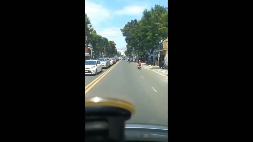 An ninh - Hình sự - Tước bằng 2 tháng tài xế xe Hoa Mai chạy lấn làn, “hổ báo” trên phố