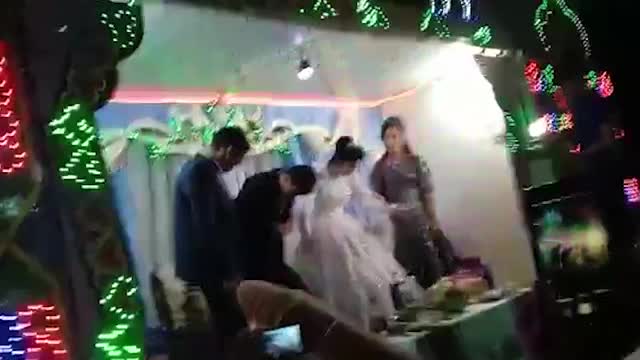 Video - Clip: Chú rể nổi điên vung tay đấm cô dâu ngay trong đám cưới